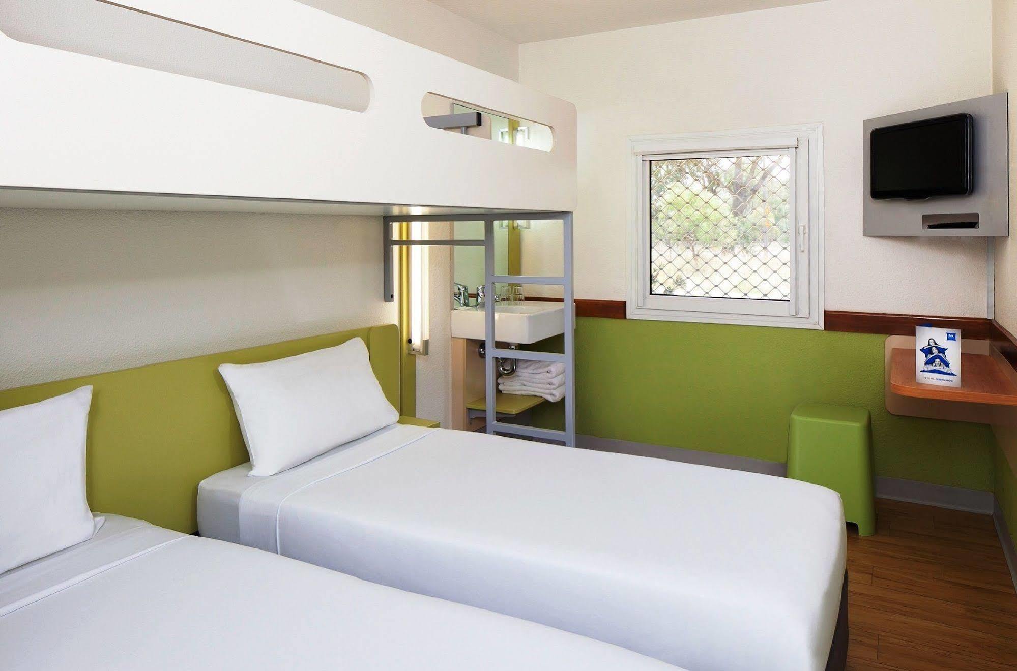Ibis Budget Saint-Maurice Exteriör bild